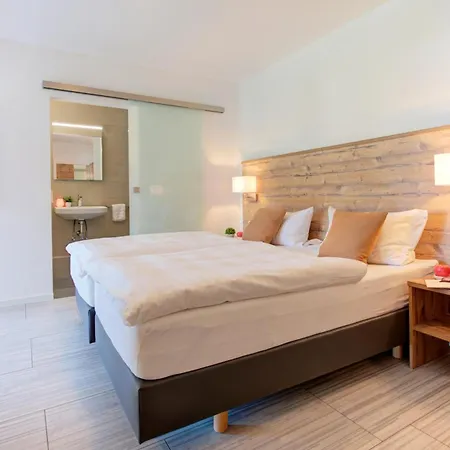 Zum Storchennest Pensión Bann