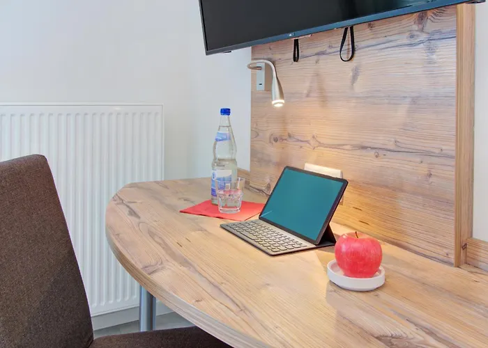 Zum Storchennest בית הארחה