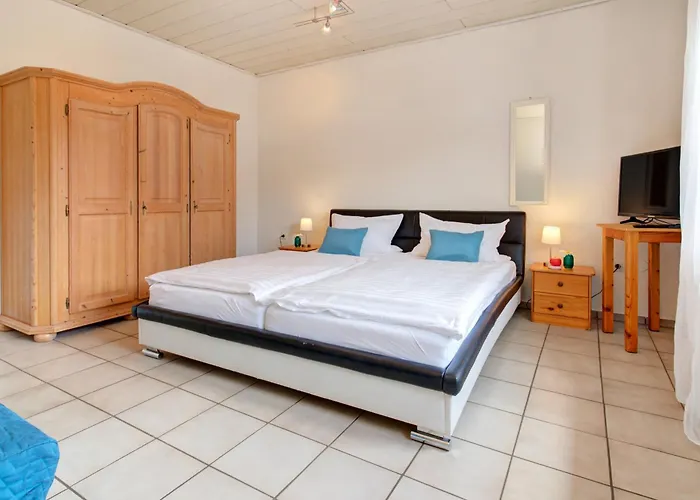 בית הארחה Zum Storchennest באן