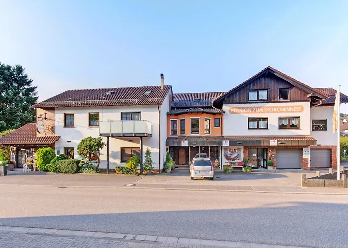 Zum Storchennest בית הארחה